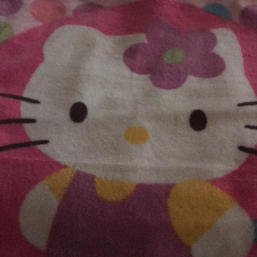Hello Kitty Throw - Picture 2 of 2